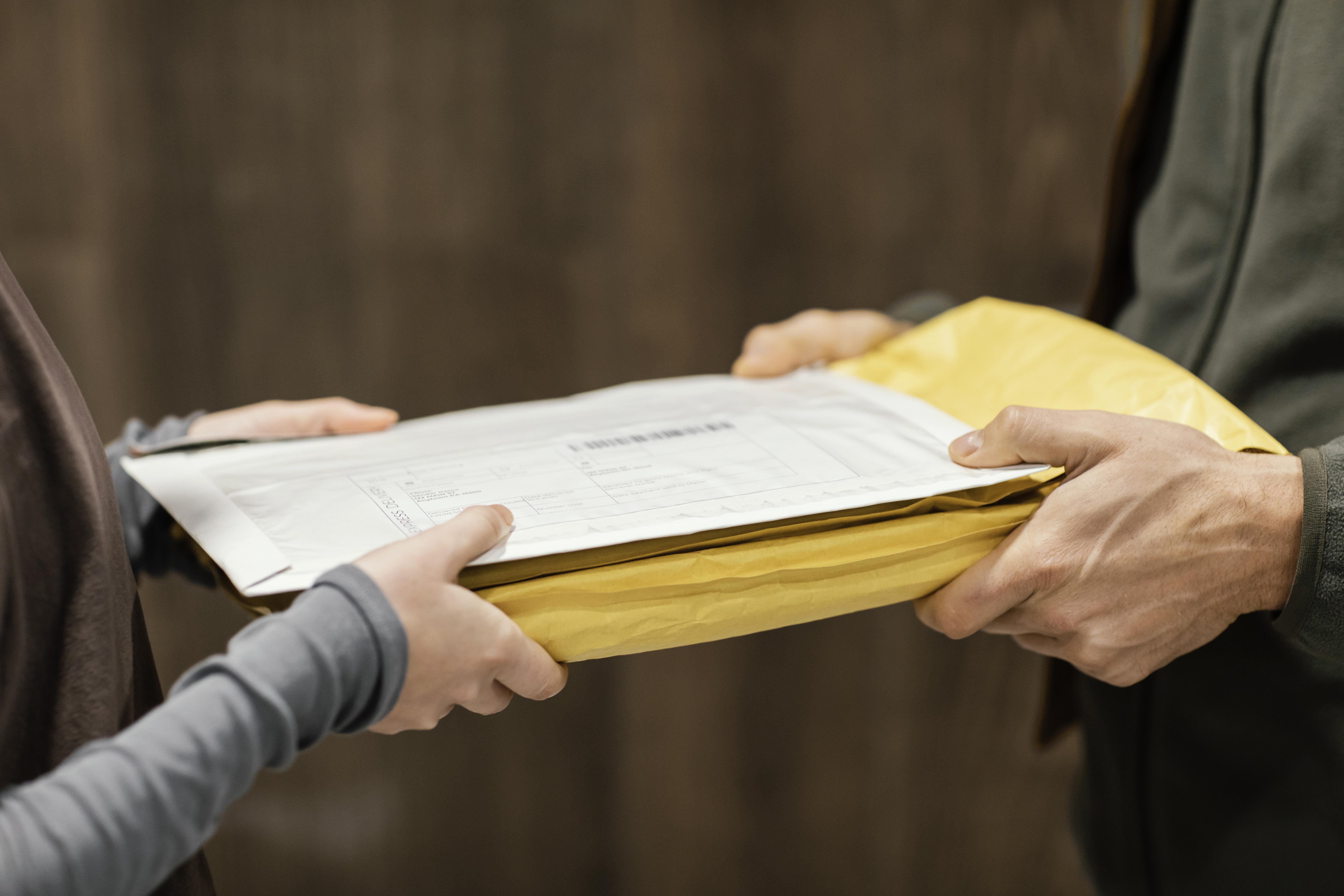 Document and parcel shipping